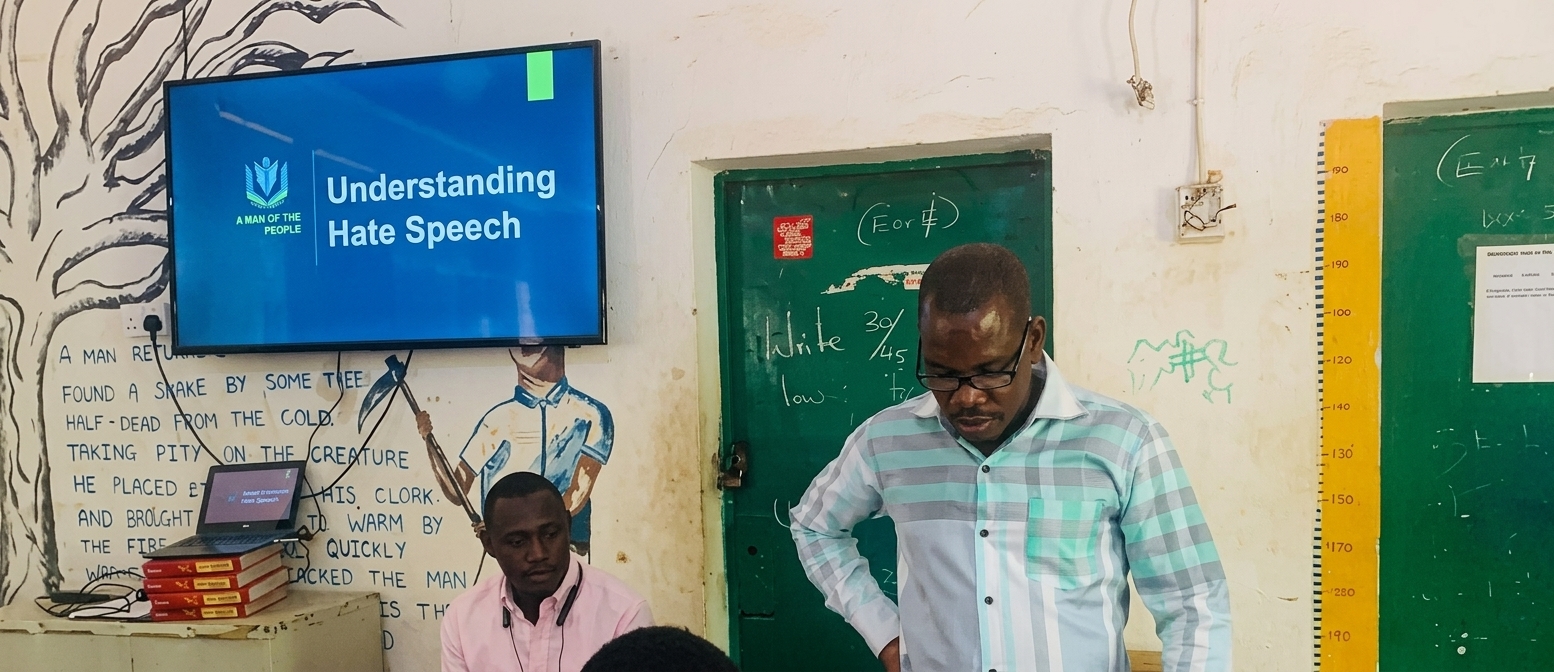 Classroom session on understanding hate speech during a media literacy training